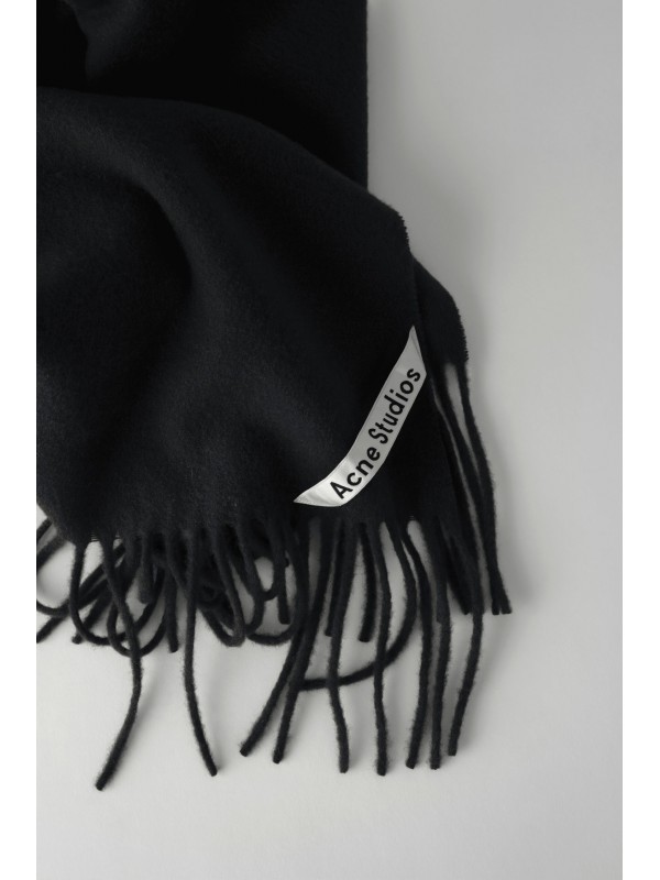 Fringed scarf black